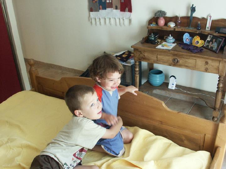 2002-08-009.jpg